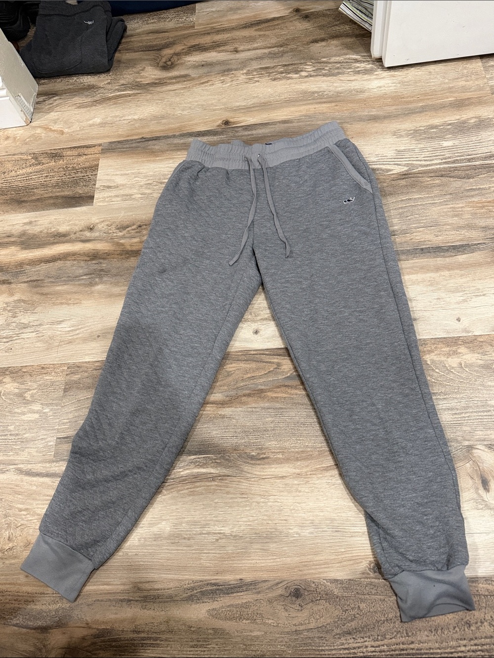 Vineyard vines Grey Sweatpants with Drawstring Waist and pocket in the back